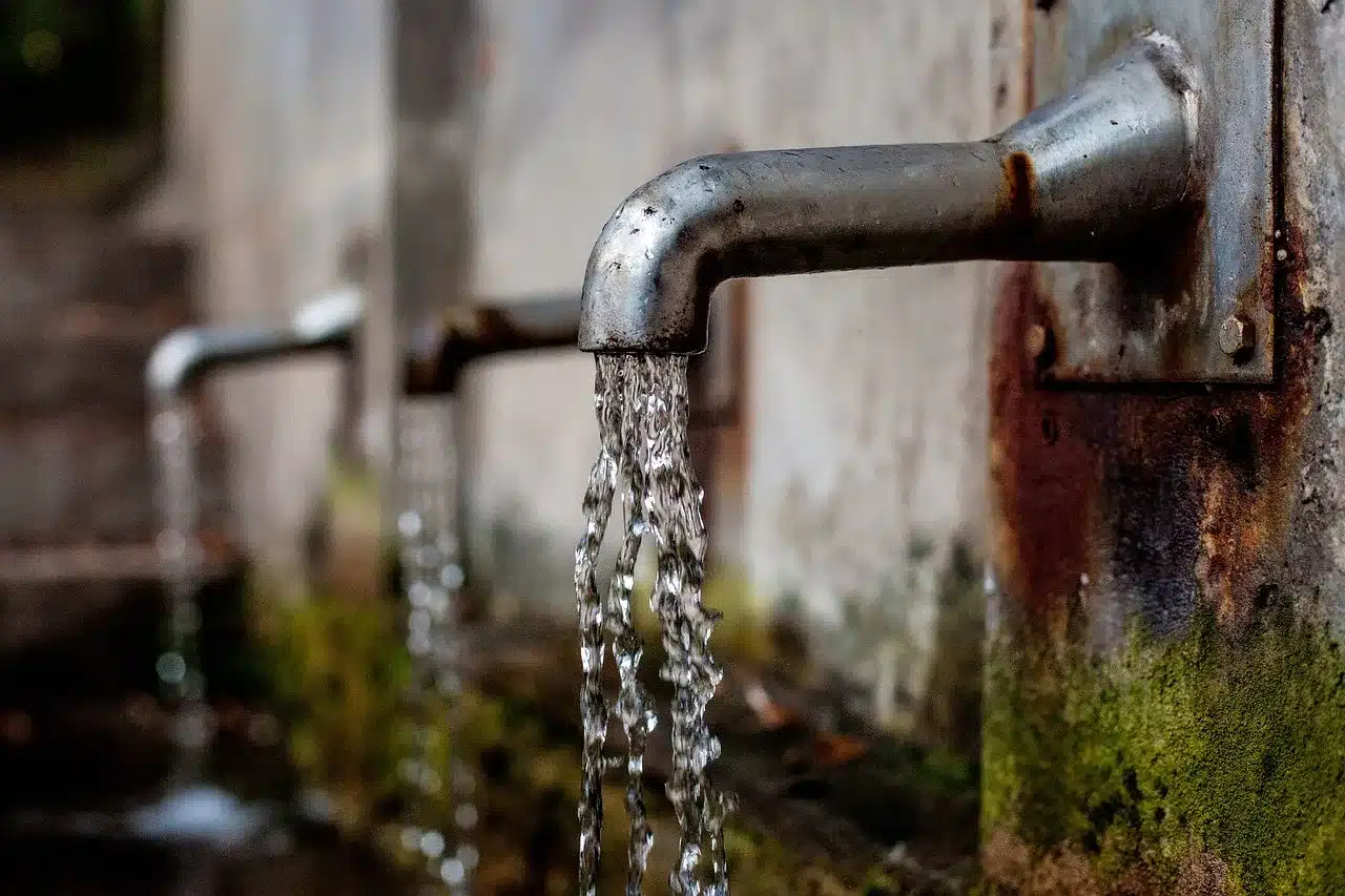 faucet, fountain, nature-1684902.jpg