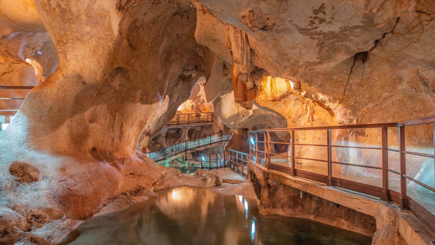 La Cueva del Tesoro ITurismo en Rincon